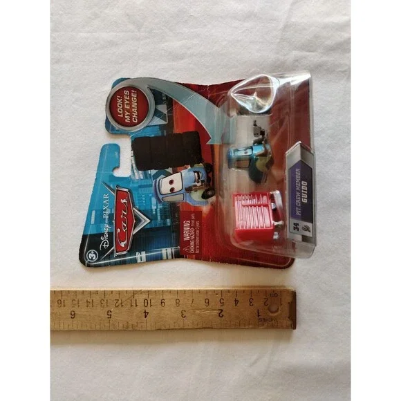 2010 Disney Pixar Cars Skyline Lenticular PIT CREW MEMBER GUIDO #34 New - Picture 2 of 10